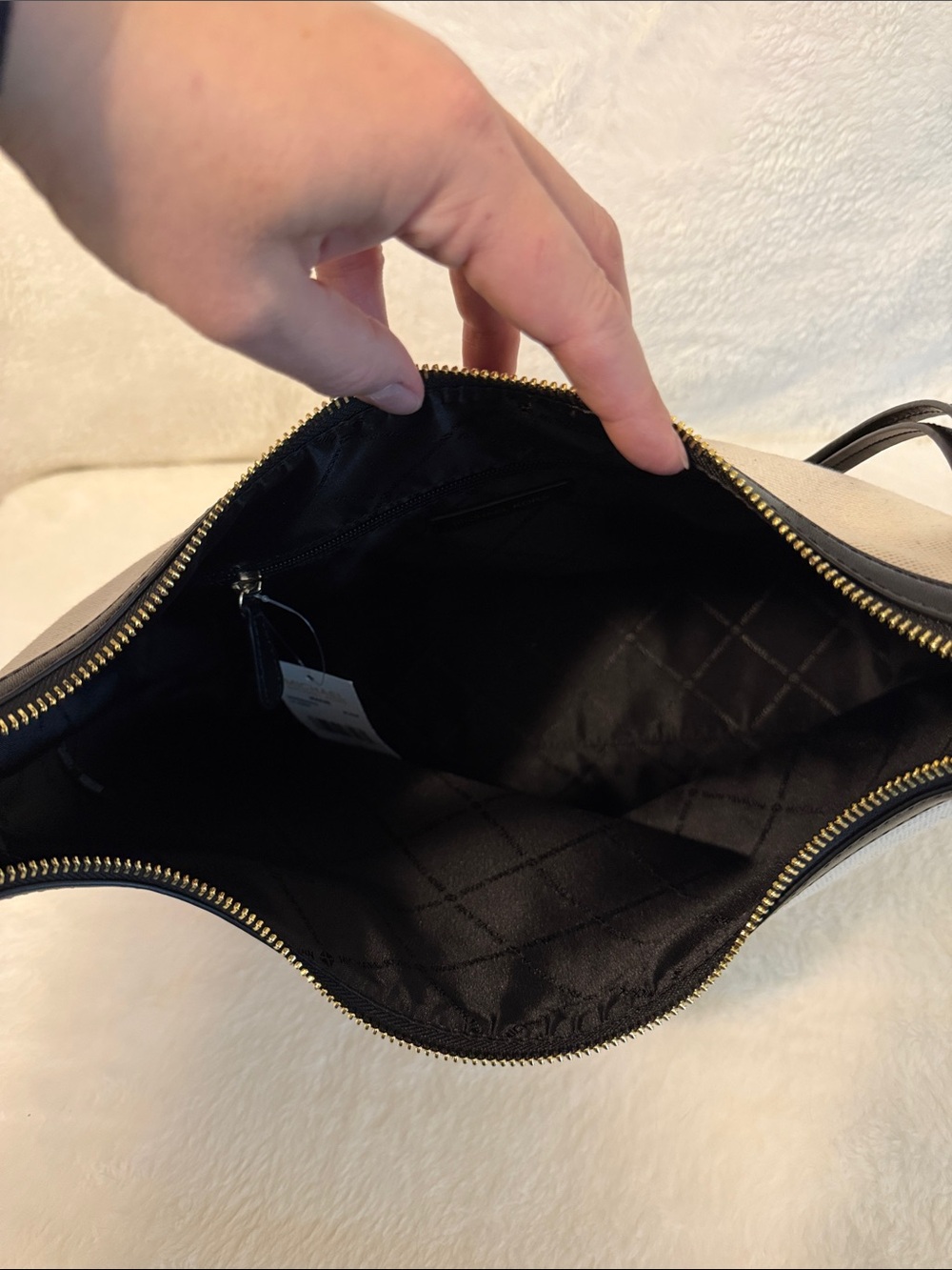 Michael Kors Cream Maeve Large Hobo - Picture 4 of 13